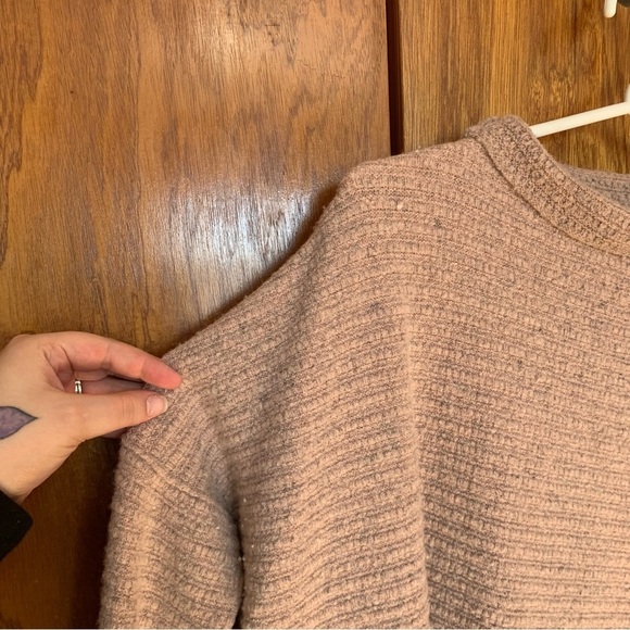 Free People Women’s Light Pink Wool Blend Oversized Pullover Sweater small - Picture 3 of 10
